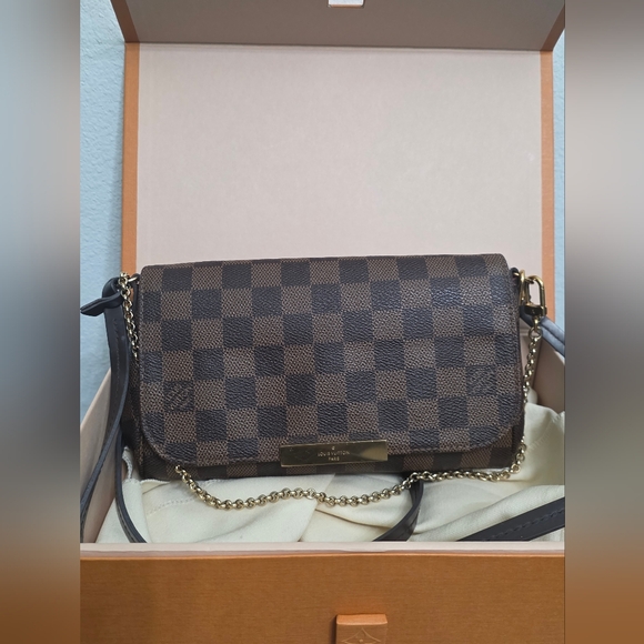 Louis Vuitton Handbags - Louis Vuitton Favorite MM bag in Damier Ebene canvas. 